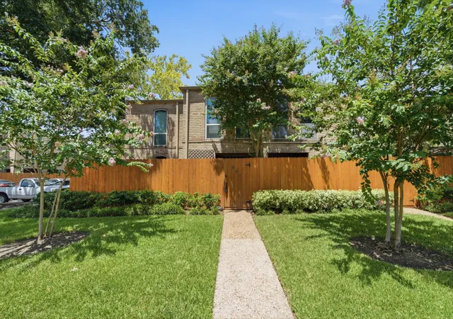 Condo for sale at 4629 Wild Indigo St #581, Houston, TX 77027 | MLS# 43073760
