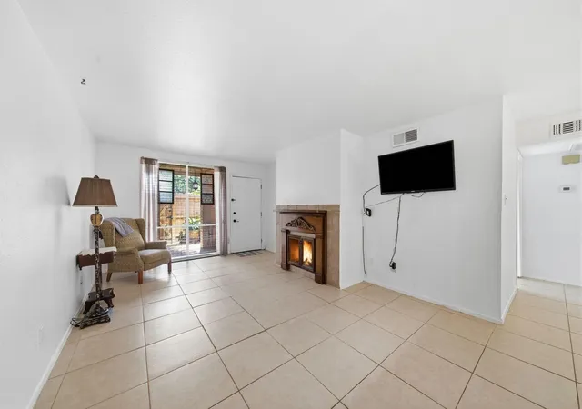 Photo 2 of Condo for sale at 4629 Wild Indigo St #581, Houston, TX 77027 | MLS# 43073760 | Listing updated on 2026-09-08