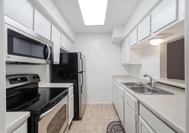 Photo 4 of Condo for sale at 4629 Wild Indigo St #581, Houston, TX 77027 | MLS# 43073760 | Listing updated on 2026-09-08