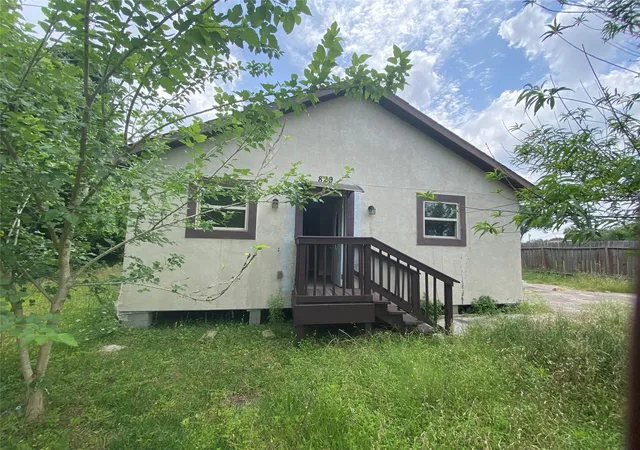 Photo 2 of Single family home for sale at 829 Fair St, Houston, TX 77088 | MLS# 54985180 | Listing updated on 2026-06-26