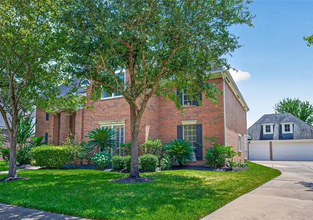 Photo 3 of Single family home for sale at 18 Tredington St, Sugar Land, TX 77479 | MLS# 56207817 | Listing updated on 2026-10-03