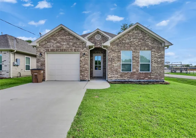 1st image of 4102 Hill Ave, Dickinson, TX 77539 | MLS# 48535543