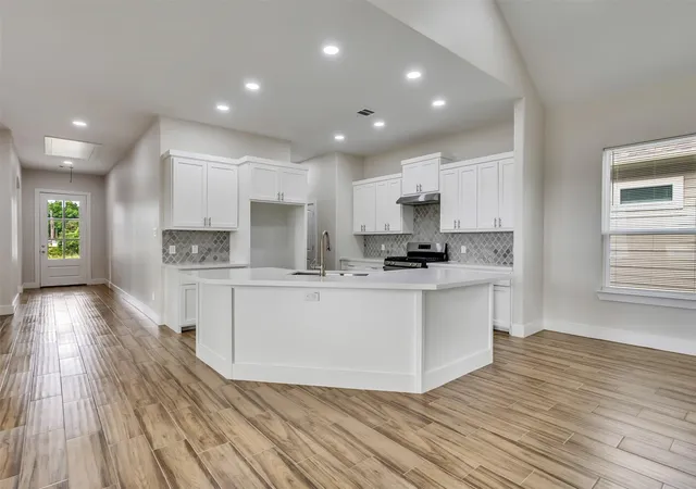 3rd image of 4102 Hill Ave, Dickinson, TX 77539 | MLS# 48535543