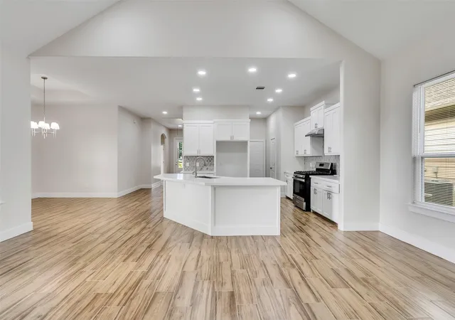4th image of 4102 Hill Ave, Dickinson, TX 77539 | MLS# 48535543