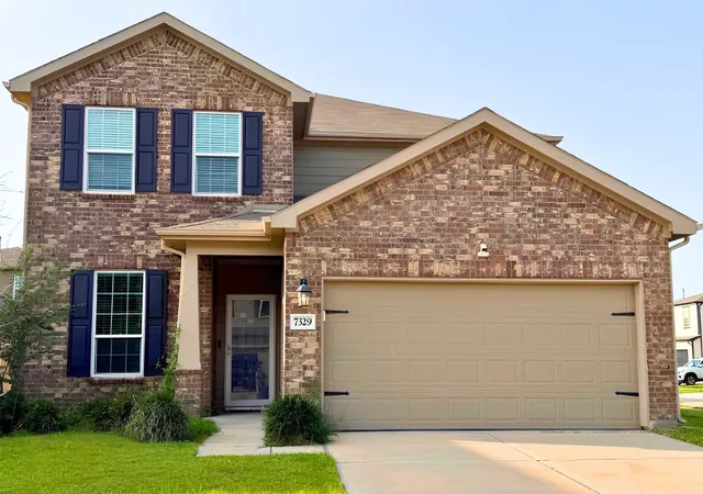 Photo 2 of Sale Pending at 7329 Madison Cmns Ln, Houston, TX 77075 | MLS# 88868513 | Listing updated on 2026-07-16