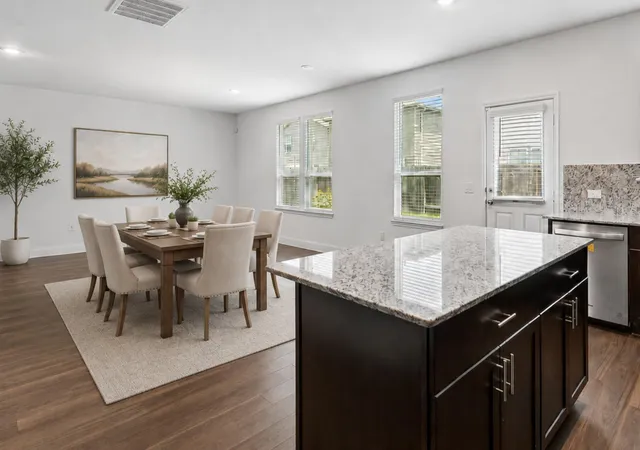 Photo 3 of Sale Pending at 7329 Madison Cmns Ln, Houston, TX 77075 | MLS# 88868513 | Listing updated on 2026-07-16