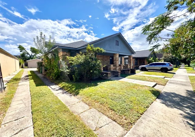Photo 2 of Multi family home for sale at 7 Hunt St, Houston, TX 77003 | MLS# 64982335 | Listing updated on 2026-08-12