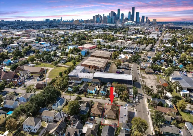 Photo 3 of Multi family home for sale at 7 Hunt St, Houston, TX 77003 | MLS# 64982335 | Listing updated on 2026-08-12