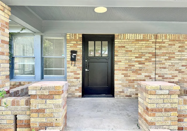 Listing Photo 5 - Condo for sale in building located at 7 Hunt St, Houston, TX 77003