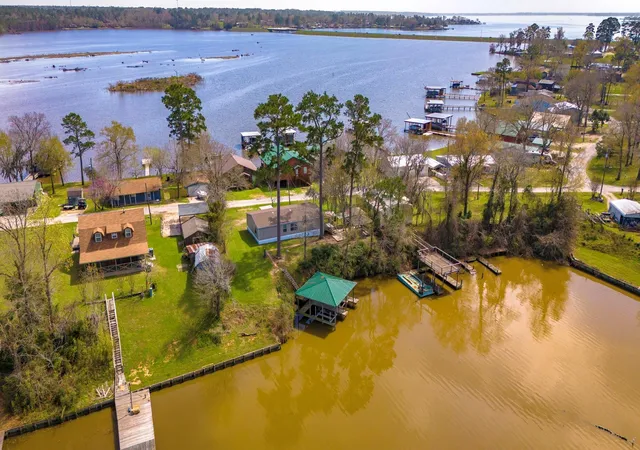 4th image of 1281 Creeklake Dr, Onalaska, TX 77360 | MLS# 37049734