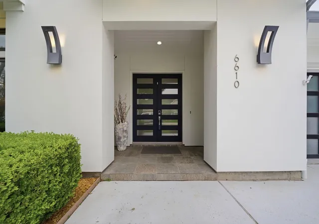 Photo 3 of Single family home for sale at 6610 Sivley St, Houston, TX 77055 | MLS# 39370669 | Listing updated on 2026-09-20