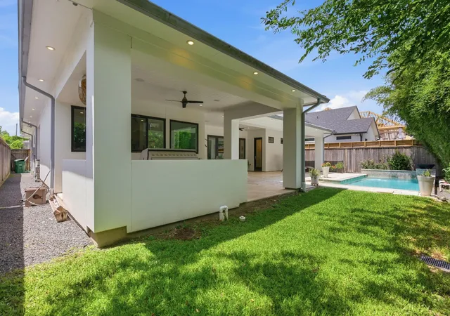 Photo 4 of Single family home for sale at 6610 Sivley St, Houston, TX 77055 | MLS# 39370669 | Listing updated on 2026-09-20