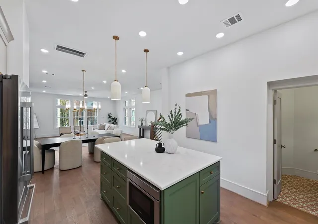 3rd image of 5407 Dickson St, Houston, TX 77007 | MLS# 60381226