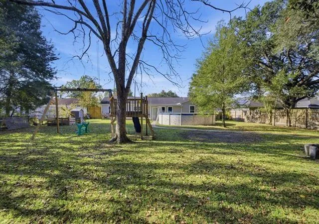 26th image of 265 E Darby St, Bridge City, TX 77611 | MLS# 6561388