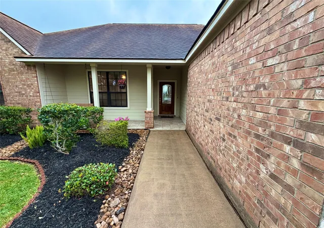 Photo 2 of Single family home for sale at 1448 S Bluebonnet Ln, Angleton, TX 77515 | MLS# 32551893 | Listing updated on 2026-06-01
