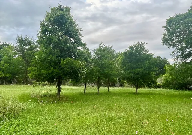 2nd image of 198 Riverside Dr, La Grange, TX 78945 | MLS# 76606623