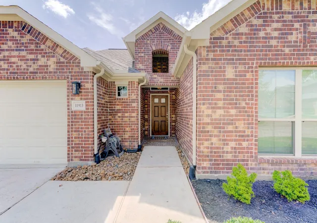 Photo 3 of Sale Pending at 11913 Mockingbird Ln, Montgomery, TX 77356 | MLS# 69926663 | Listing updated on 2026-09-02