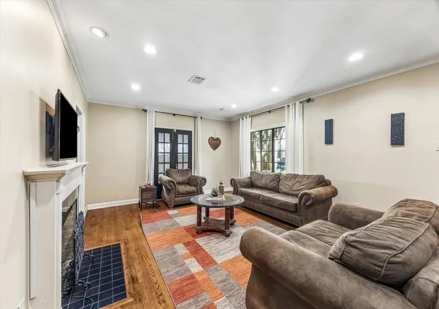 Photo 2 of Sale Pending at 3111 Quenby, Houston, TX 77005 | MLS# 36754239 | Listing updated on 2026-08-25