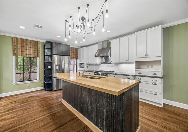 Photo 3 of Sale Pending at 3111 Quenby, Houston, TX 77005 | MLS# 36754239 | Listing updated on 2026-08-25