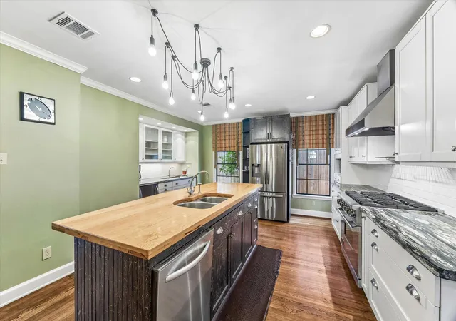 Photo 4 of Sale Pending at 3111 Quenby, Houston, TX 77005 | MLS# 36754239 | Listing updated on 2026-08-25