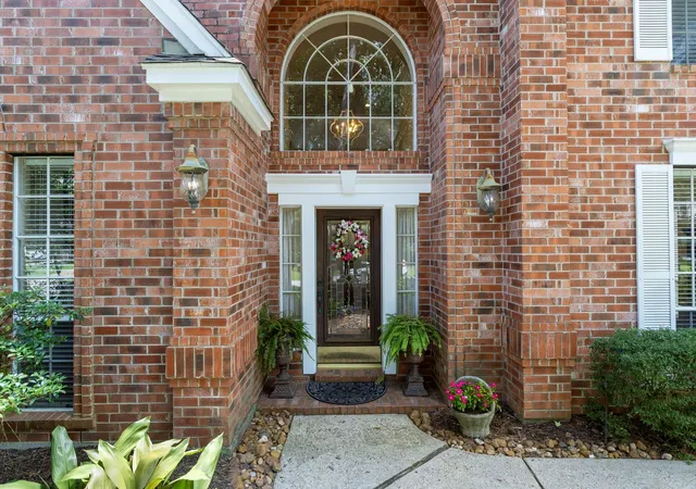 Photo 3 of Single family home for sale at 63 Driftoak Cir, Spring, TX 77381 | MLS# 9863187 | Listing updated on 2026-07-28