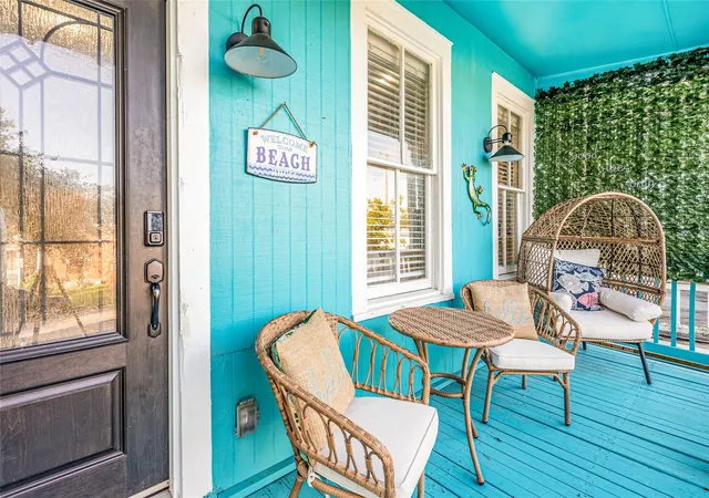 3rd image of 1208 Avenue K, Galveston, TX 77550 | MLS# 11831079