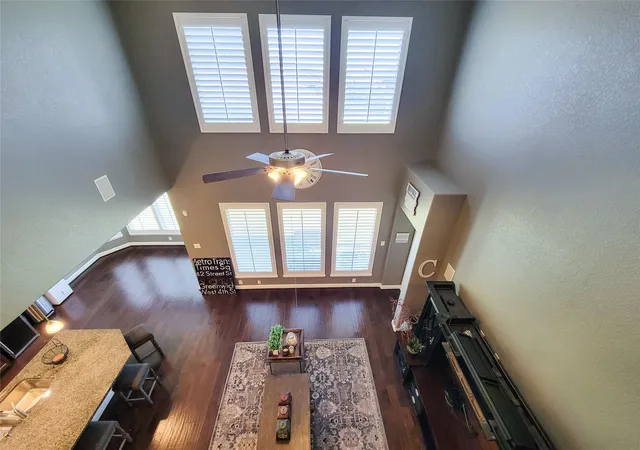 Photo 3 of Sale Pending at 1904 Emerald Breeze Ct, Houston, TX 77089 | MLS# 85703458 | Listing updated on 2026-09-21