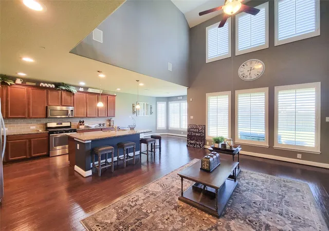Photo 4 of Sale Pending at 1904 Emerald Breeze Ct, Houston, TX 77089 | MLS# 85703458 | Listing updated on 2026-09-21