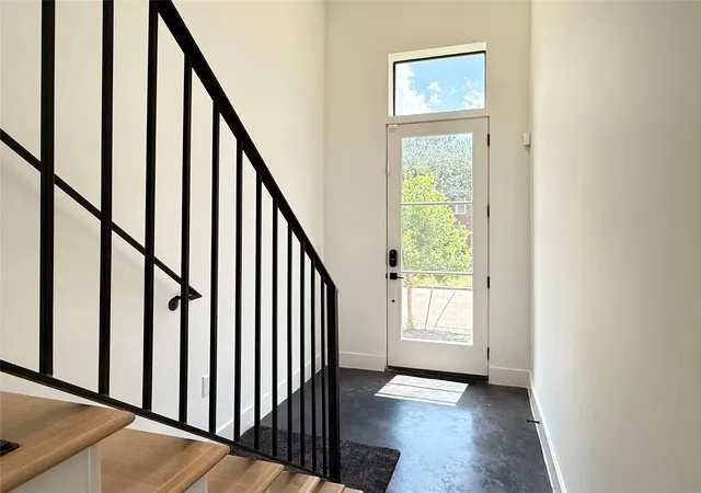 Photo 3 of Single family home for sale at 807 Memorial Hts Dr, Houston, TX 77007 | MLS# 42358093 | Listing updated on 2026-09-12