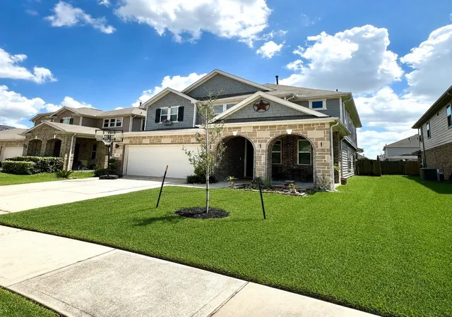 Photo 3 of Single family home for sale at 2635 Oakwood Blf Trl, Houston, TX 77038 | MLS# 97377966 | Listing updated on 2026-08-21