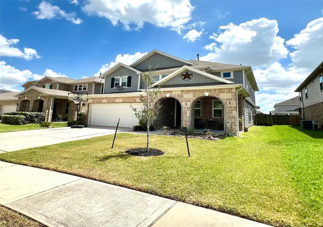 Photo 3 of Single family home for sale at 2635 Oakwood Blf Trl, Houston, TX 77038 | MLS# 97377966 | Listing updated on 2026-08-21