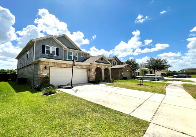 Photo 4 of Single family home for sale at 2635 Oakwood Blf Trl, Houston, TX 77038 | MLS# 97377966 | Listing updated on 2026-08-21