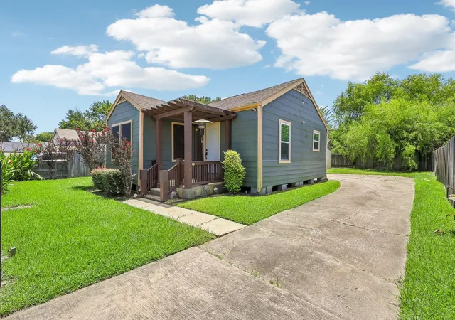 Photo 3 of Single family home for sale at 4516 Dewberry St, Houston, TX 77021 | MLS# 93123329 | Listing updated on 2026-09-17