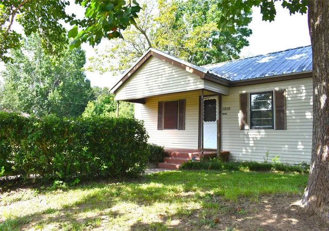 1st image of 1601 Columbia St, Liberty, TX 77575 | MLS# 78448283