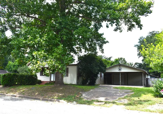 Photo 3 of Single family home for sale at 1601 Columbia St, Liberty, TX 77575 | MLS# 78448283 | Listing updated on 2026-10-08
