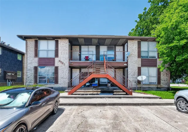 1st image of 4021 Briar Hollow Dr, Dickinson, TX 77539 | MLS# 62891796