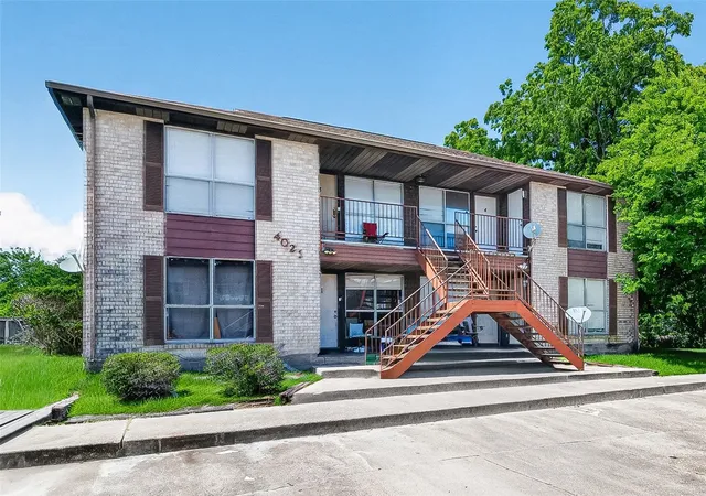 Photo 3 of Multi family home for sale at 4021 Briar Holw Dr, Dickinson, TX 77539 | MLS# 62891796 | Listing updated on 2026-05-29