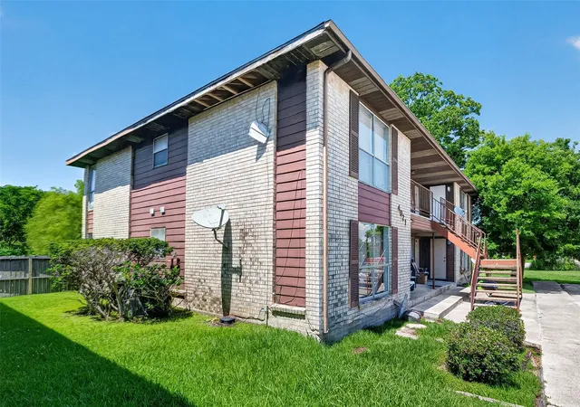 Photo 4 of Multi family home for sale at 4021 Briar Holw Dr, Dickinson, TX 77539 | MLS# 62891796 | Listing updated on 2026-05-29