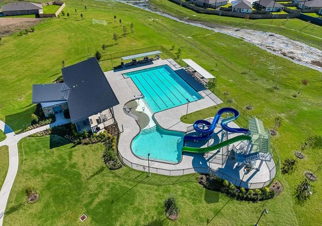 Photo 2 of Sale Pending at 7703 Smooth Valley Ct, Rosharon, TX 77583 | MLS# 76176139 | Listing updated on 2026-08-28
