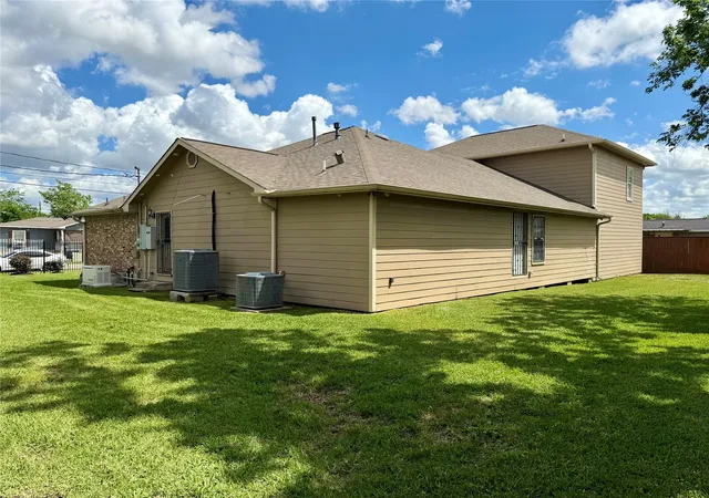Photo 3 of Single family home for sale at 14110 Brownsville St, Houston, TX 77015 | MLS# 10693303 | Listing updated on 2026-08-29