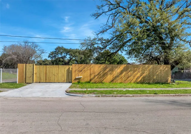 Photo 1 of Land for sale at 3822 Lavender St, Houston, TX 77026 | MLS# 23418374 | Listing updated on 2026-07-29