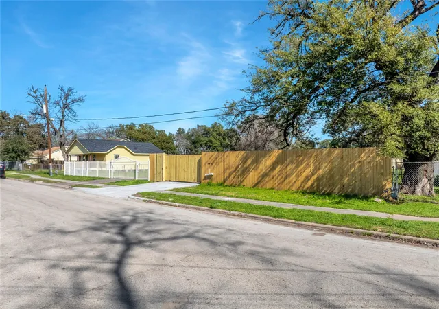 Photo 2 of Land for sale at 3822 Lavender St, Houston, TX 77026 | MLS# 23418374 | Listing updated on 2026-07-29