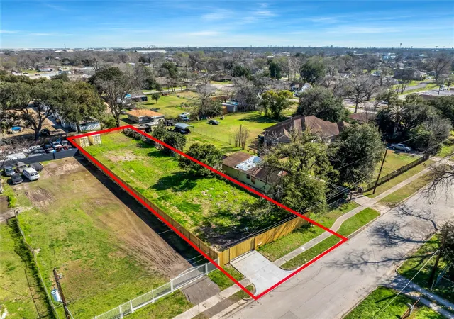 Photo 4 of Land for sale at 3822 Lavender St, Houston, TX 77026 | MLS# 23418374 | Listing updated on 2026-07-29