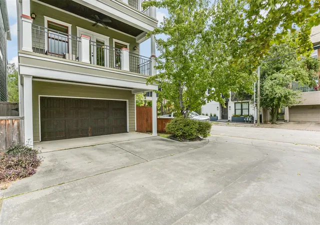 25th image of 240 E Woodland St, Houston, TX 77009 | MLS# 85506819