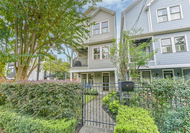 2nd image of 240 E Woodland St, Houston, TX 77009 | MLS# 85506819