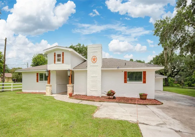 Photo 2 of Single family home for sale at 623 County Rd 687, Angleton, TX 77515 | MLS# 37292382 | Listing updated on 2026-09-19