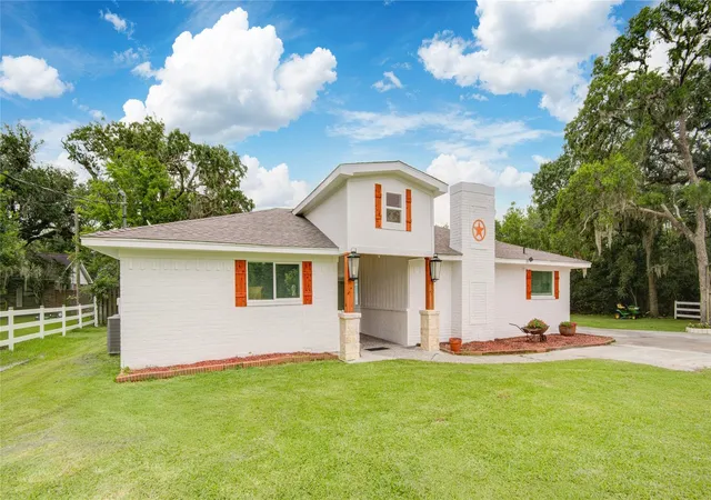 Photo 3 of Single family home for sale at 623 County Rd 687, Angleton, TX 77515 | MLS# 37292382 | Listing updated on 2026-09-19