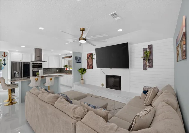 Photo 4 of Single family home for sale at 623 County Rd 687, Angleton, TX 77515 | MLS# 37292382 | Listing updated on 2026-09-19