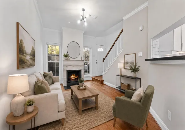 Photo 2 of Condo for sale at 2215 Stanford St #2215, Houston, TX 77006 | MLS# 49919303 | Listing updated on 2026-09-10