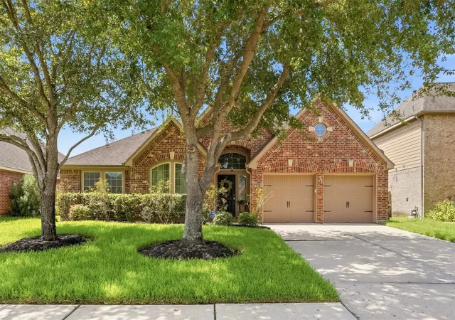1st image of 14106 Green Thicket Dr, Pearland, TX 77584 | MLS# 45492538